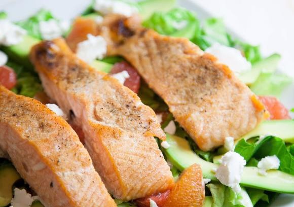 Салат с лососем и цитрусовыми