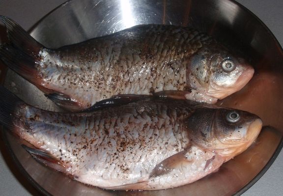 Карась в фольге в духовке